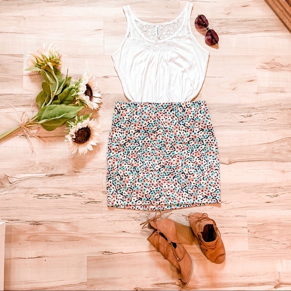 BCBGeneration Floral Print Mini Skirt Medium - Picture 2 of 9